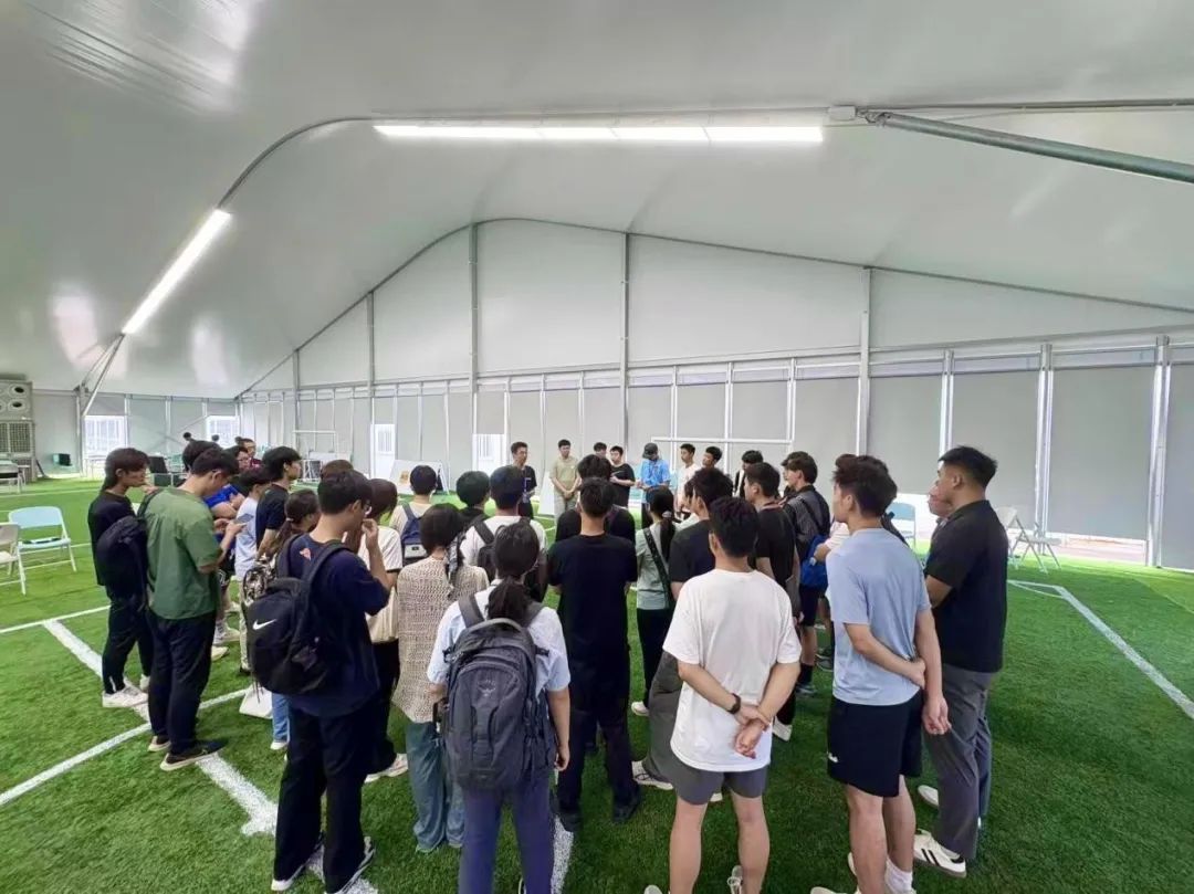 每半场, 人形机器人, 从执裁人类