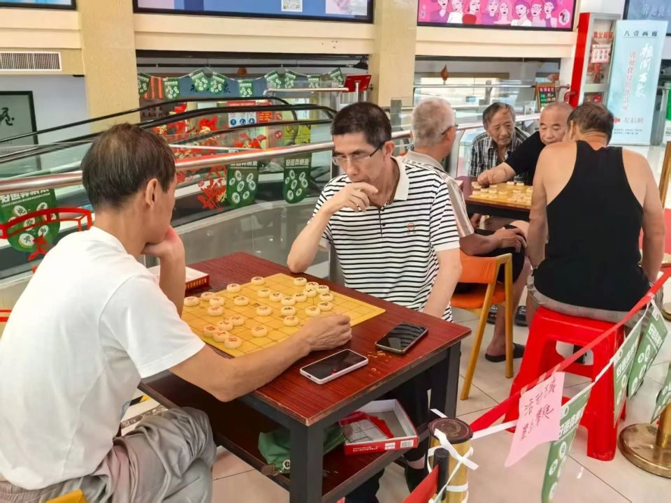 火如荼地开, 烈角逐
