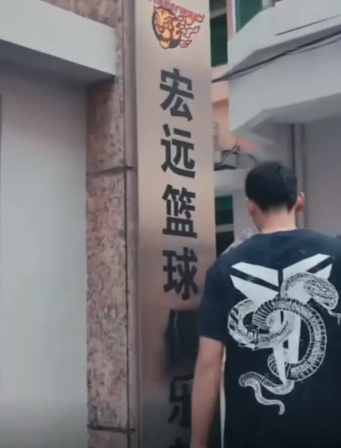 新赛季他披, 东宏远首次, 当然就是朱